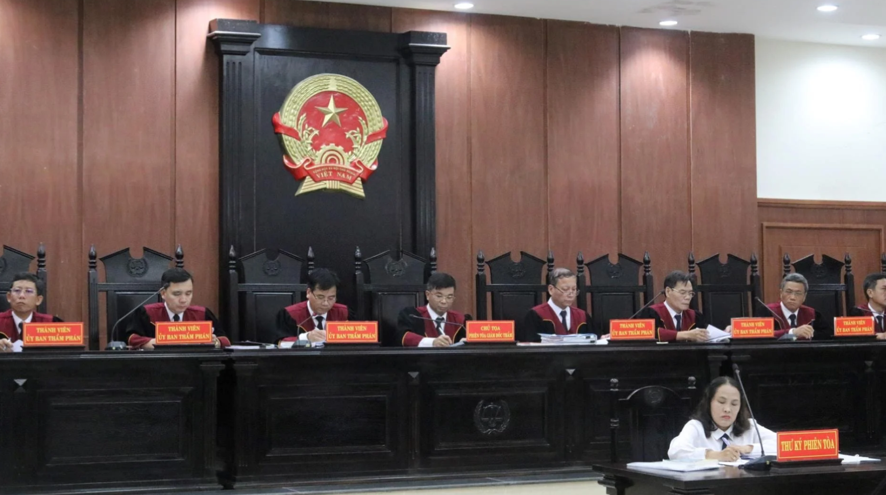 Hình ảnh tại phiên toà cùng luật sư Minh Phương